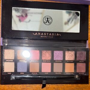 Anastasia Beverly Hills Norvina Palette - Pink and Purple Hues